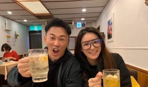 刚结婚的网红吃瓜视频,甜蜜互动引网友热议 第3张 刚结婚的网红吃瓜视频,甜蜜互动引网友热议 第3张